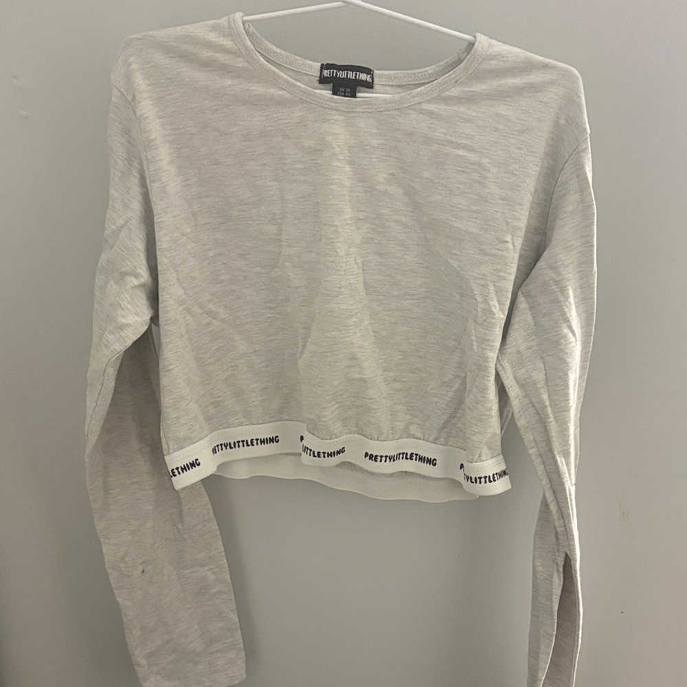 PrettyLittleThing Light Gray Long Sleeve Crop Top
